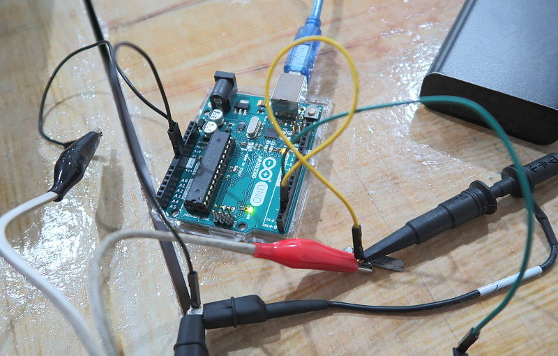 Arduino Uno Schmitt Trigger Voltage Logic Levels